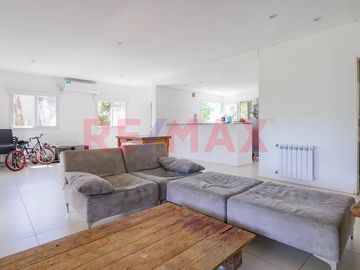 Casa Venta  4 amb  Santa Guadalupe Pilar del Este