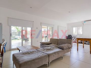 Casa Venta  4 amb  Santa Guadalupe Pilar del Este