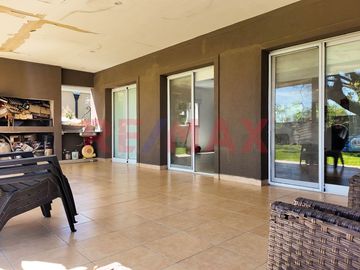 Casa Venta  4 amb  Santa Guadalupe Pilar del Este