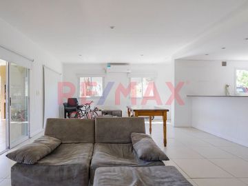 Casa Venta  4 amb  Santa Guadalupe Pilar del Este