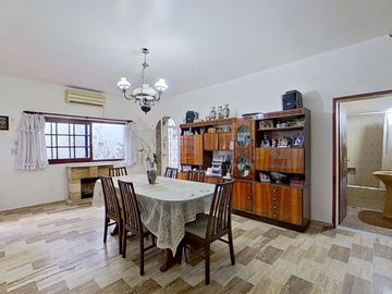 VENTA CASA 4 AMB COCHERA TERRAZA QUINCHO PARRILLA
