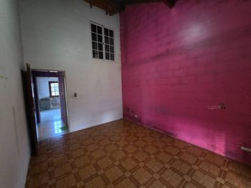 Casa en venta de 4 ambientes en Adrogue con parque