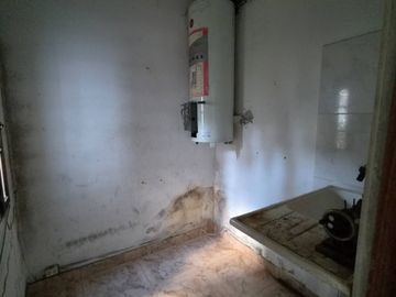 Casa en venta de 4 ambientes en Adrogue con parque