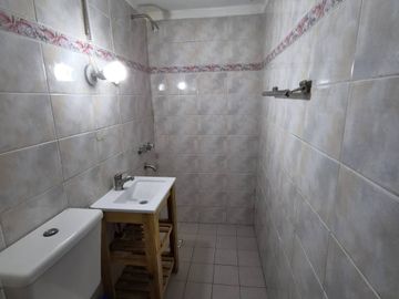 Casa en venta de 4 ambientes en Adrogue con parque