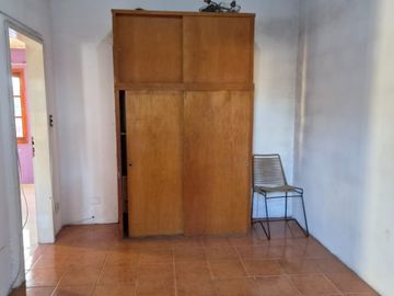 Casa en venta de 4 ambientes en Adrogue con parque