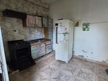 Casa en venta de 4 ambientes en Adrogue con parque
