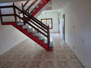 Casa en venta de 4 ambientes en Adrogue con parque