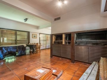 Casa 6 dormitorios vista al golf y 4 cocheras