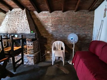 VENTA CASA 2 DORMITORIOS CALLE ROMA CARLOS PAZ