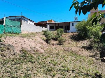 VENTA CASA 2 DORMITORIOS CALLE ROMA CARLOS PAZ
