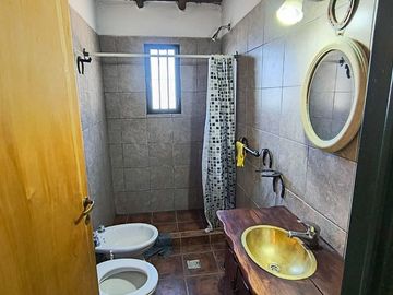 VENTA CASA 2 DORMITORIOS CALLE ROMA CARLOS PAZ