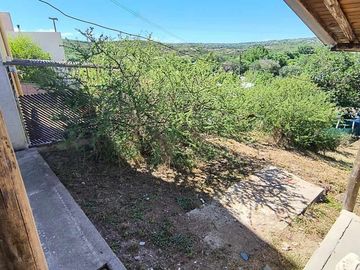 VENTA CASA 2 DORMITORIOS CALLE ROMA CARLOS PAZ
