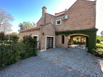 VENTA CASA 4 AMB LAS PRADERAS DE LUJAN APTO CRED