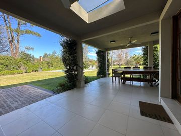 VENTA CASA 4 AMB LAS PRADERAS DE LUJAN APTO CRED