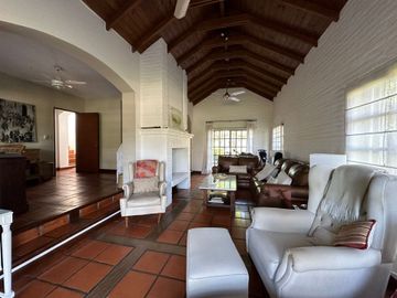VENTA CASA 4 AMB LAS PRADERAS DE LUJAN APTO CRED