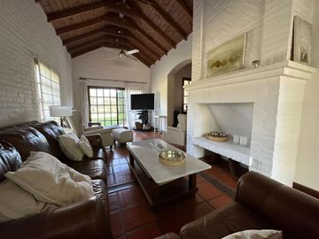 VENTA CASA 4 AMB LAS PRADERAS DE LUJAN APTO CRED