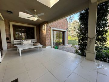 VENTA CASA 4 AMB LAS PRADERAS DE LUJAN APTO CRED