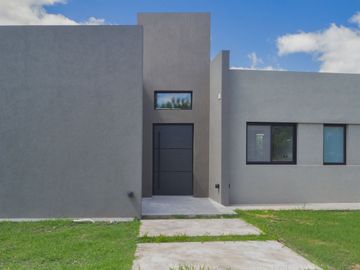 CASA EN VENTA 5 AMBIENTES EN FINCAS DEL ALBA