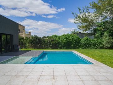 CASA EN VENTA 5 AMBIENTES EN FINCAS DEL ALBA