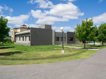 CASA EN VENTA 5 AMBIENTES EN FINCAS DEL ALBA