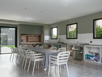 CASA EN VENTA 5 AMBIENTES EN FINCAS DEL ALBA