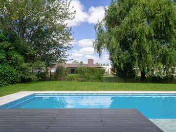 CASA EN VENTA 5 AMBIENTES EN FINCAS DEL ALBA