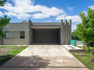 CASA EN VENTA 5 AMBIENTES EN FINCAS DEL ALBA