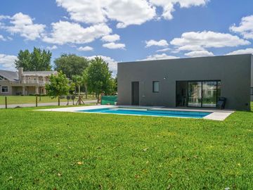 CASA EN VENTA 5 AMBIENTES EN FINCAS DEL ALBA