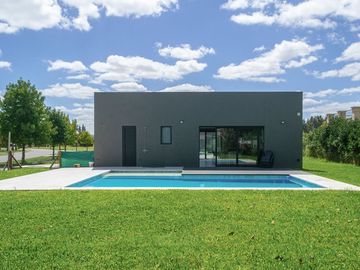 CASA EN VENTA 5 AMBIENTES EN FINCAS DEL ALBA