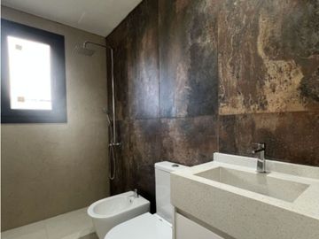 CASA 6 AMBIENTES EN VENTA EN TERRALAGOS