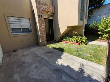 VENTA CASA 5 AMBIENTES C/COCHERA ITUZAINGO NORTE