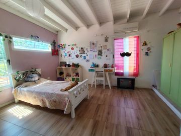 VENTA CASA 5 AMBIENTES C/COCHERA ITUZAINGO NORTE