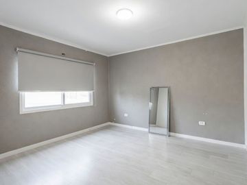 CASA EN VENTA 4 AMBIENTES BAJAS EXPENSAS
