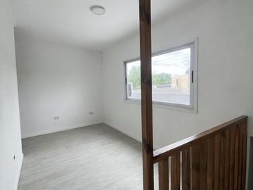 CASA EN VENTA 4 AMBIENTES BAJAS EXPENSAS