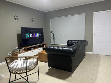 CASA EN VENTA 4 AMBIENTES BAJAS EXPENSAS