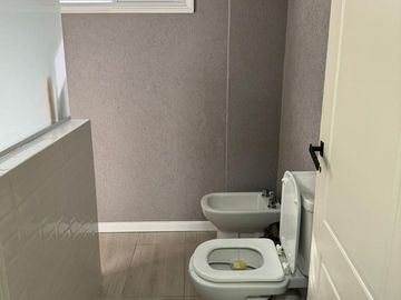 CASA EN VENTA 4 AMBIENTES BAJAS EXPENSAS