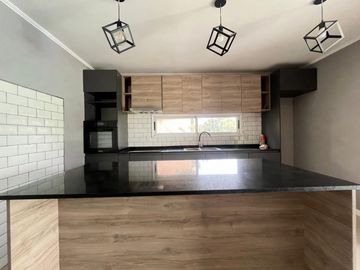 CASA EN VENTA 4 AMBIENTES BAJAS EXPENSAS