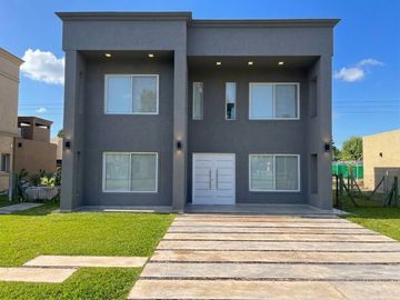CASA EN VENTA 4 AMBIENTES BAJAS EXPENSAS