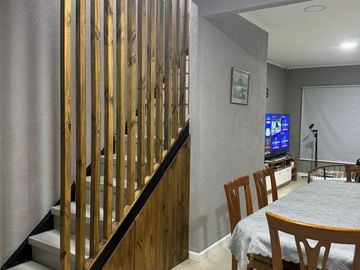CASA EN VENTA 4 AMBIENTES BAJAS EXPENSAS
