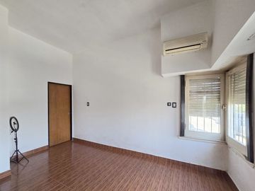 VENTA CASA LOCAL PASO DEL REY 3 AMBIENTES  CREDITO