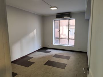 VENTA DE OFICINA EMPRESARIAL SECTOR SANTA LUCIA