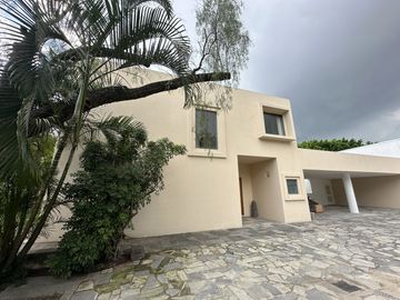 Residencia renta en condominio, colonia Jacarandas en Zapopan, Jal.