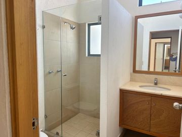Residencia renta en condominio, colonia Jacarandas en Zapopan, Jal.