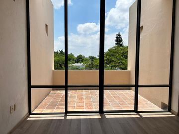 Residencia renta en condominio, colonia Jacarandas en Zapopan, Jal.