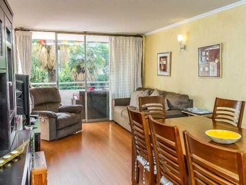 AMPLIO DEPARTAMENTO EN LAS CONDES, INCLUYE OFICINA PRIVADA