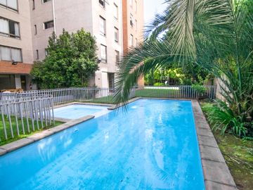 AMPLIO DEPARTAMENTO EN LAS CONDES, INCLUYE OFICINA PRIVADA