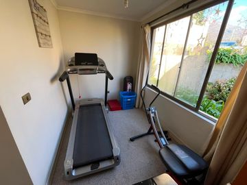 CASA EN VENTA ALTO MACUL 3D3B3EST PISCINA