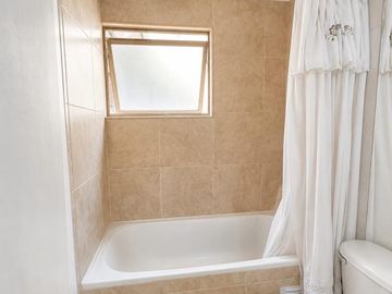 CASA EN VENTA ALTO MACUL 3D3B3EST PISCINA