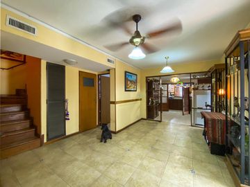 En venta CASA DE CATEGORÍA - 3 Dorm. + Garage- Rodríguez 300, Pichincha, Rosario