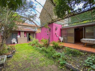 En venta CASA DE CATEGORÍA - 3 Dorm. + Garage- Rodríguez 300, Pichincha, Rosario